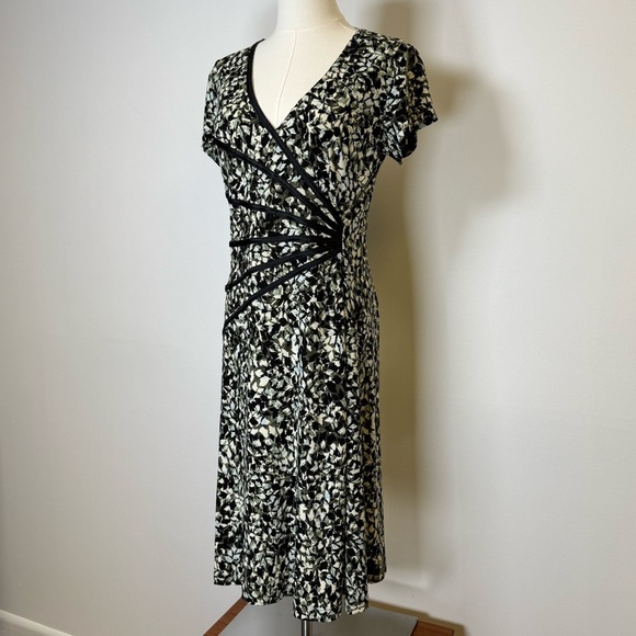 Connected Apparel Fit And Flare V-Neck Midi Length Dress Women’s Size 10 Petite - Picture 2 of 9